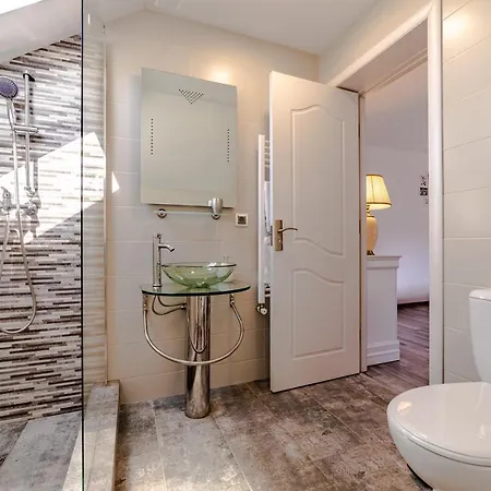 Yael Luxury 2