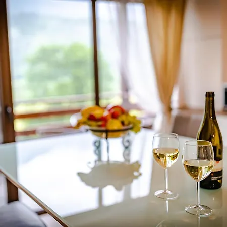 Yael Luxury 2 * بوستين