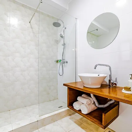 Yael Luxury 2 * بوستين